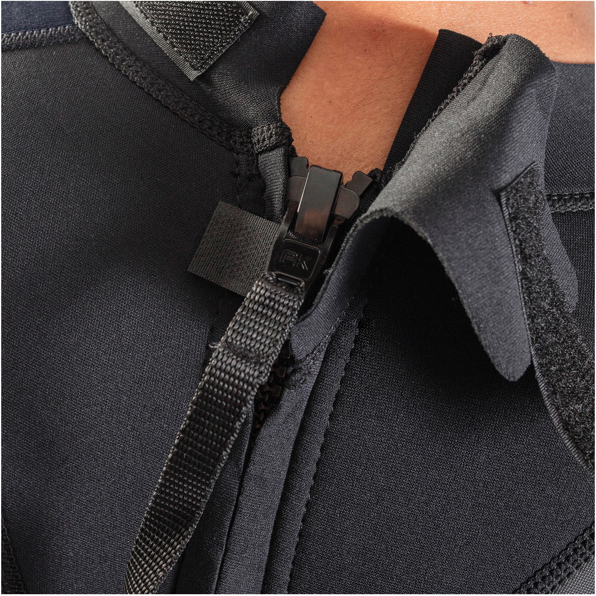 2026 Gul MÃ¤nner G-Force 3mm RÃ¼ckenreiÃŸverschluss Flatlock Neoprenanzug GF1305-B7 - Black / Navy
