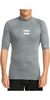 2026 Billabong Männer Waves All Day UV50 Short Sleeve Lycra Vest EBYWR00101 - Dark Grey Heather