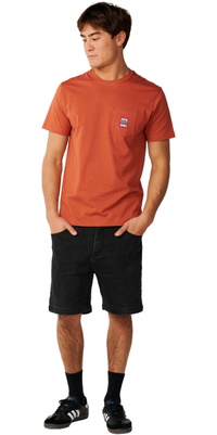 2026 Rip Curl M&auml;nner Stromlinien-Taschenabzeichen T-Shirt 13TMTE - Baked Clay