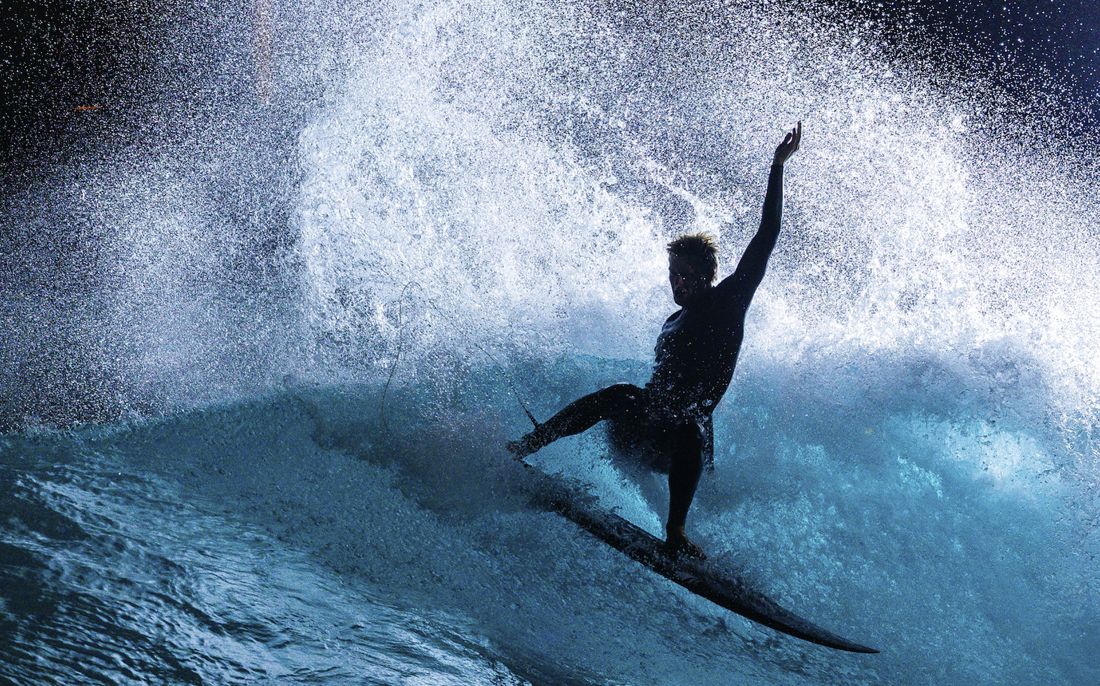 Surfer in einem Rip Curl Elasto Neoprenanzug